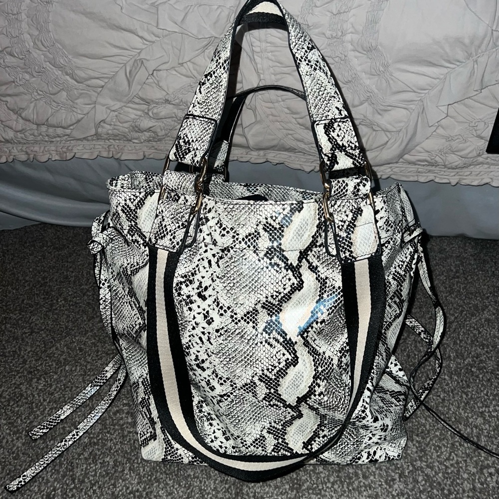 Ahdorned snake leather tote - Picture 9 of 9